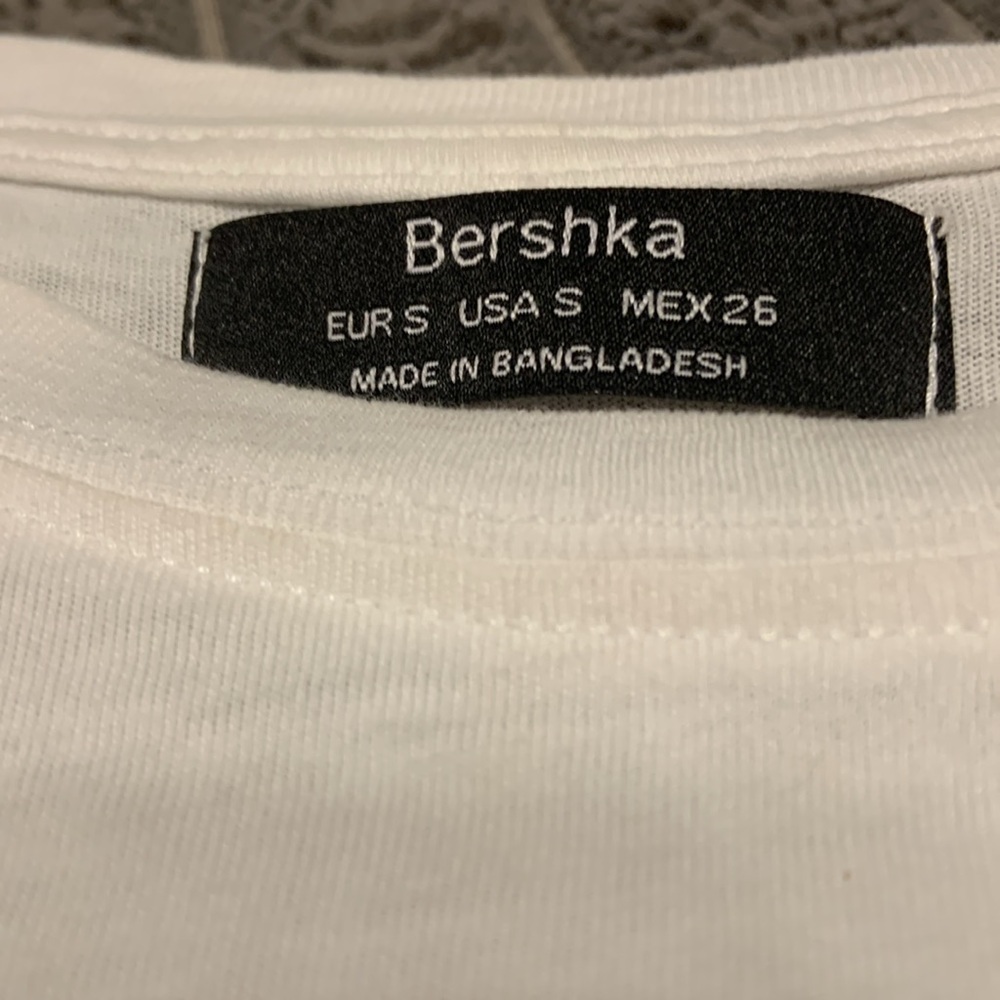 White basic top - Picture 2 of 3